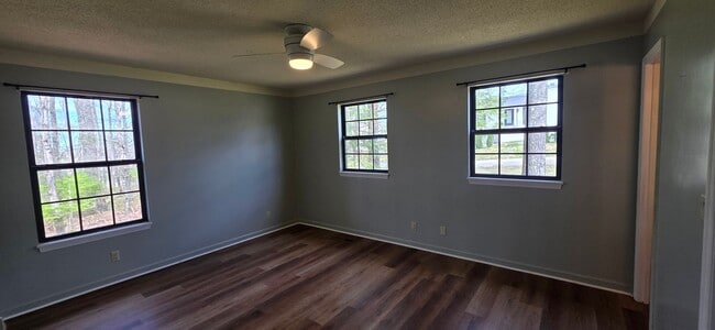 Building Photo - Location, Location, Location! This 3 bedroom / 2 bath is located within walking distance to Druid...