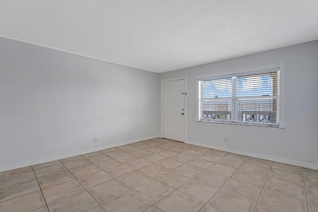 Building Photo - 3915 S Flagler Dr