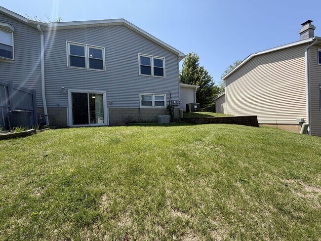 Building Photo - 1538 Hunt Dr