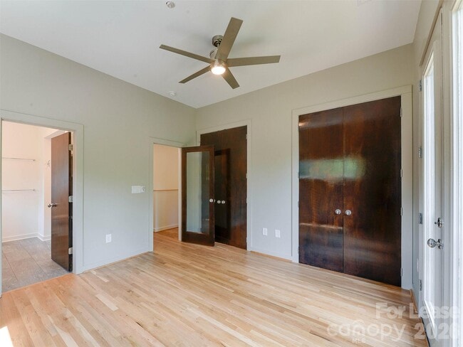 Building Photo - 1174 Park West Dr