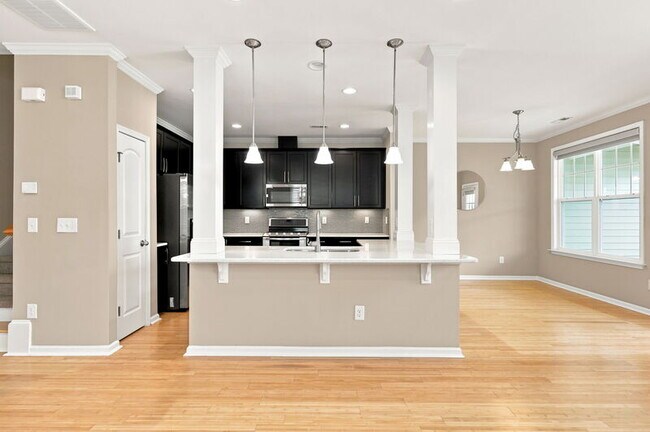 Building Photo - 7215 Ladbrooke St