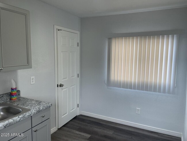 Building Photo - 737 S 2nd St