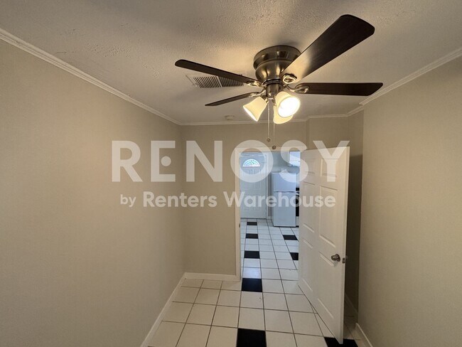Building Photo - Modern, Solar Energy, 2-Bedroom detached Casita!