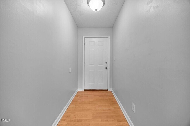 Building Photo - 450 Main St