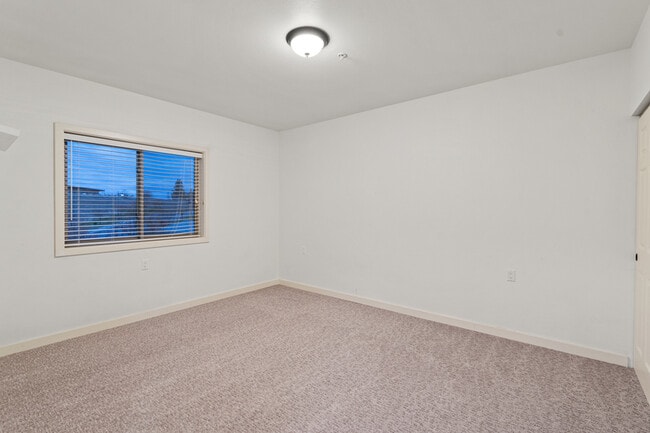 Building Photo - 355 W Waterside Dr