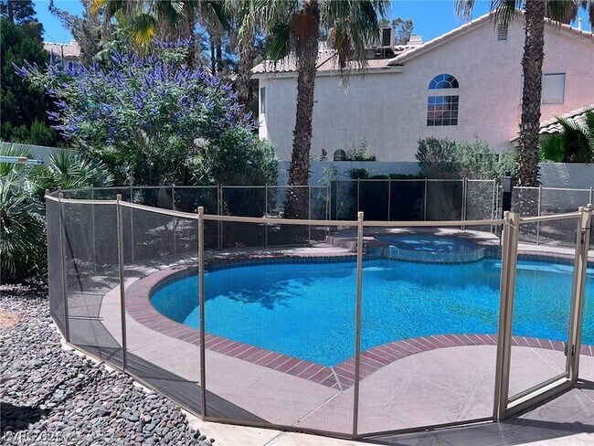 Building Photo - 2817 Via Avanti St