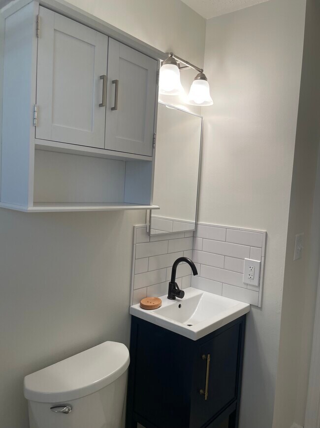 Building Photo - 218 W Saint Mary Dr