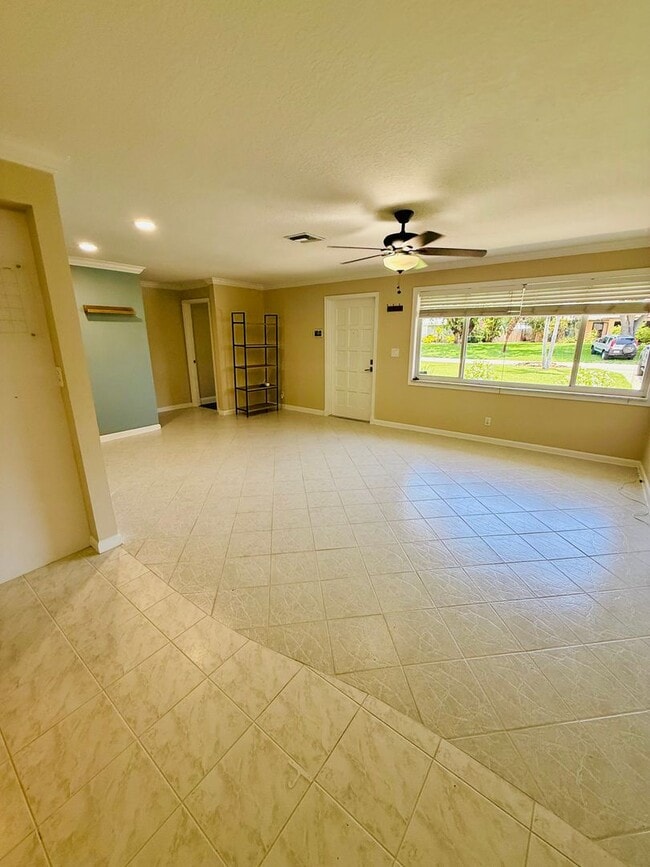 Building Photo - 3/2/1 Rocky Point Home w/Fenced Backyard &...