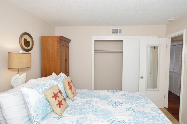 Building Photo - 213 Sea Horse Dr SE