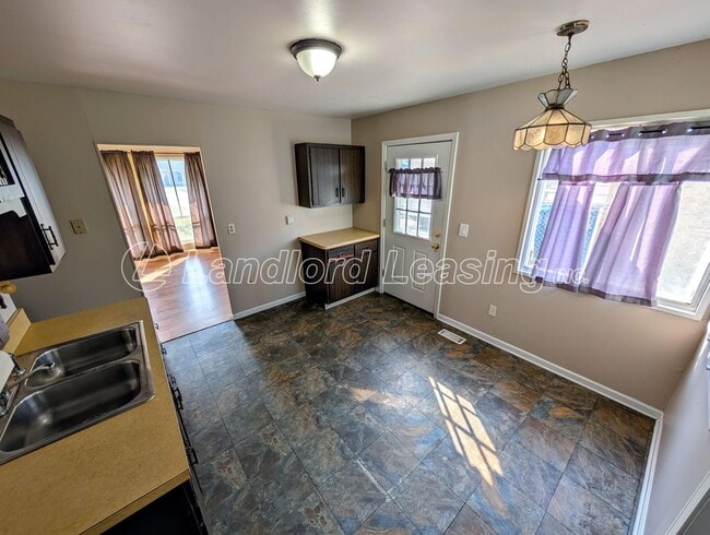 Building Photo - Rare 4 Bedroom Homewood Ranch with Garage