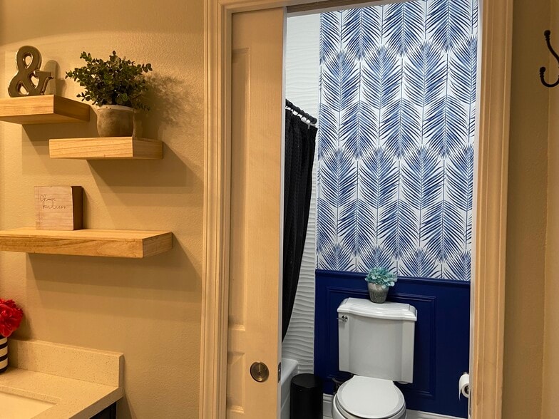 Secondary bathroom - 2070 Katnich Ln