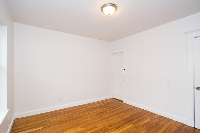 Building Photo - 119 W Wyoming Ave