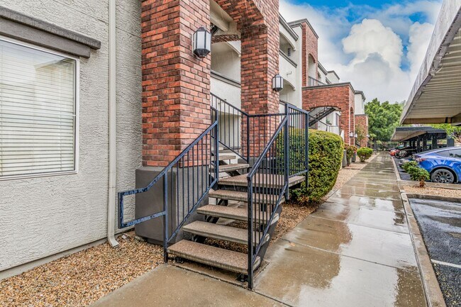 Building Photo - 2 Bedroom, 2 Bath In Central Phoenix