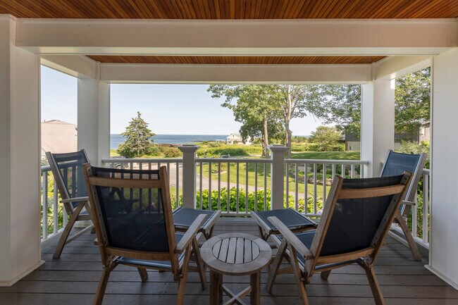 Building Photo - 2 Oak Knoll Rd