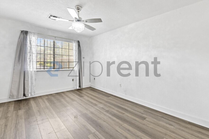 Building Photo - Unit 1022