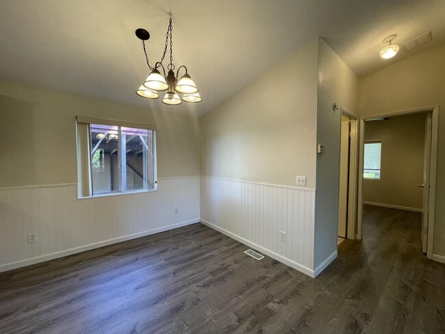 Building Photo - 1609 Diamond Ave