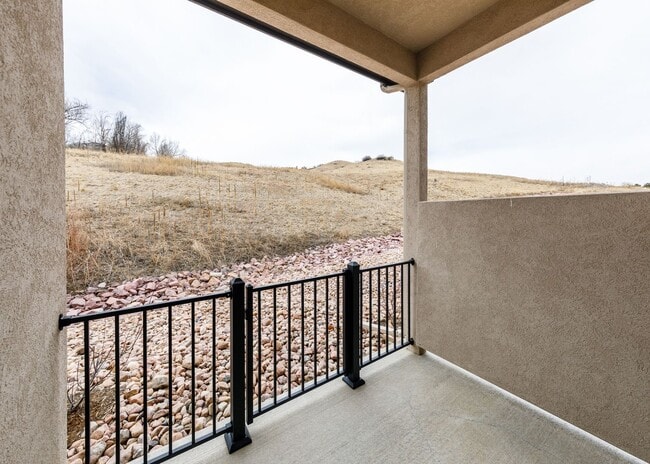 Building Photo - FULLY FURNISHED 3 Bed Luxury End Unit Townhome backs to Nature