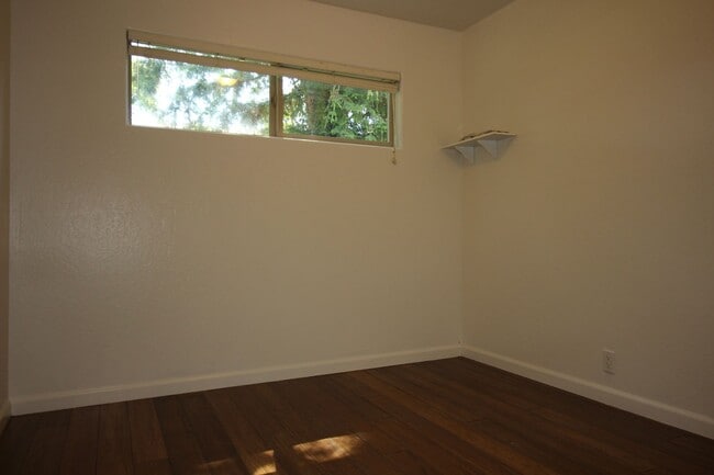 Building Photo - 3 Bedroom home for Rent