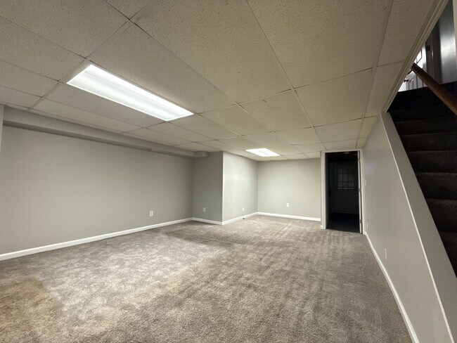 Building Photo - Beautiful Three Bedroom Home In Essex