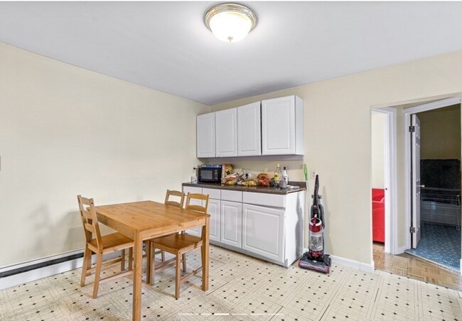 Building Photo - 68 Gore St