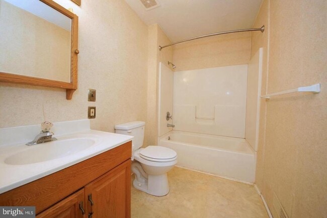 Building Photo - 39 Quail Run Dr