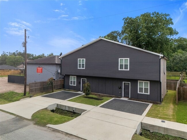 Building Photo - 7418 Mount St