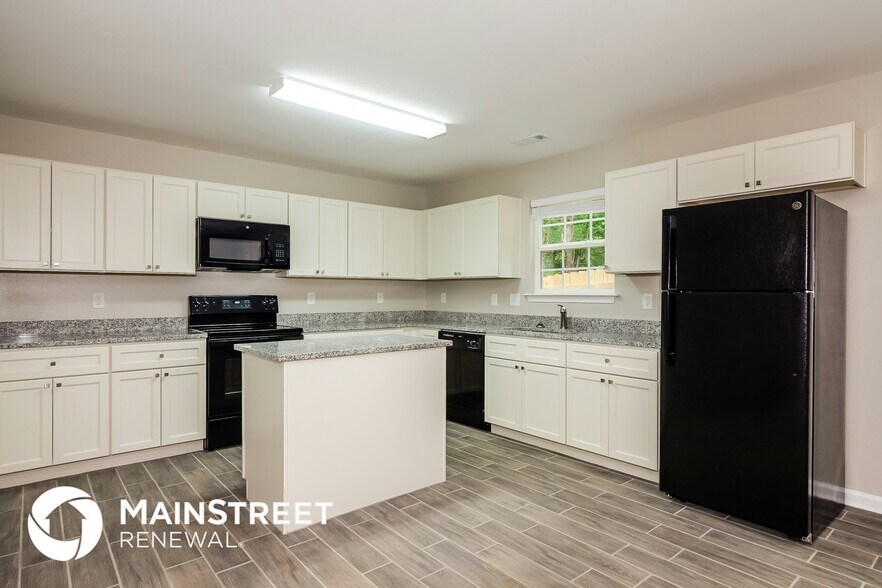 Building Photo - 544 River View Dr