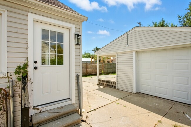 Building Photo - 23147 Vance Ave