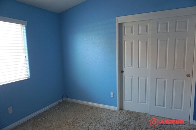 Building Photo - 3 Bedroom Home Near White Ln. & Gosford!