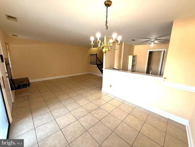 Building Photo - 3921 Woodhue Pl