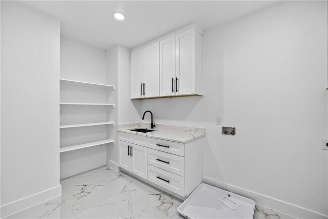 Building Photo - 127 Deer Cyn Dr