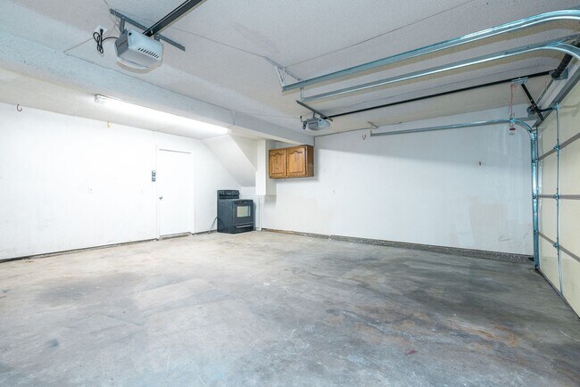 Building Photo - Newly Renovated 4 Bed / 3.5 Bath in Tulsa ...