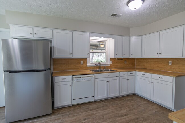 Building Photo - 1026 Denney Rd