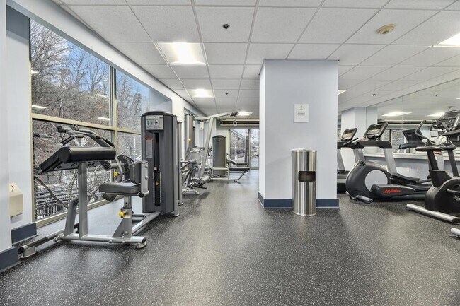 Building Photo - 800 Jackson St