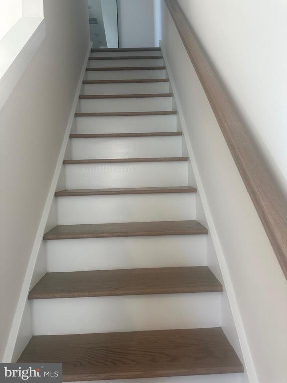 Building Photo - 3000 Birchview Walk