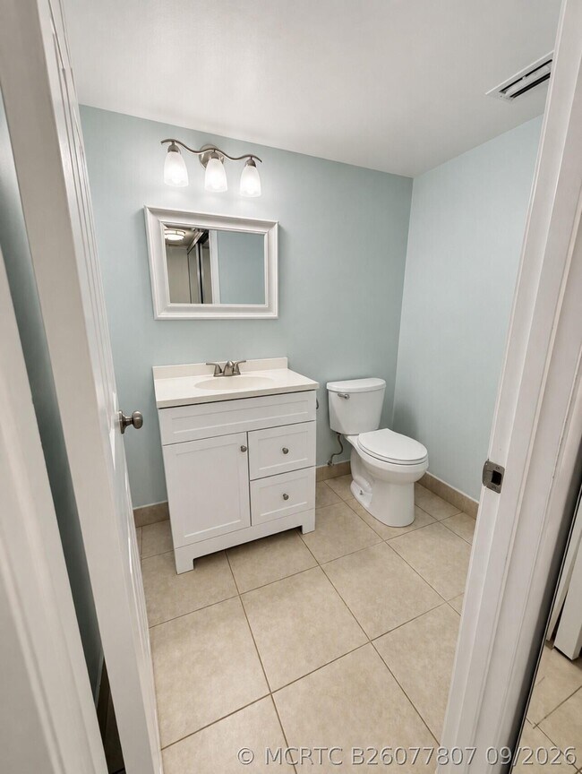 Building Photo - 4039 Palm Bay Cir