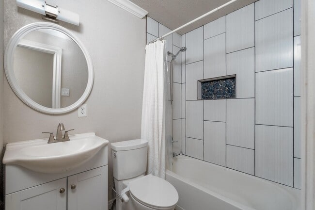 Building Photo - 3042 S 28th St