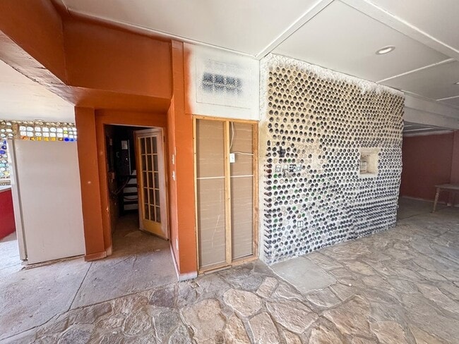 Building Photo - 400 N Smiling Dog Trail