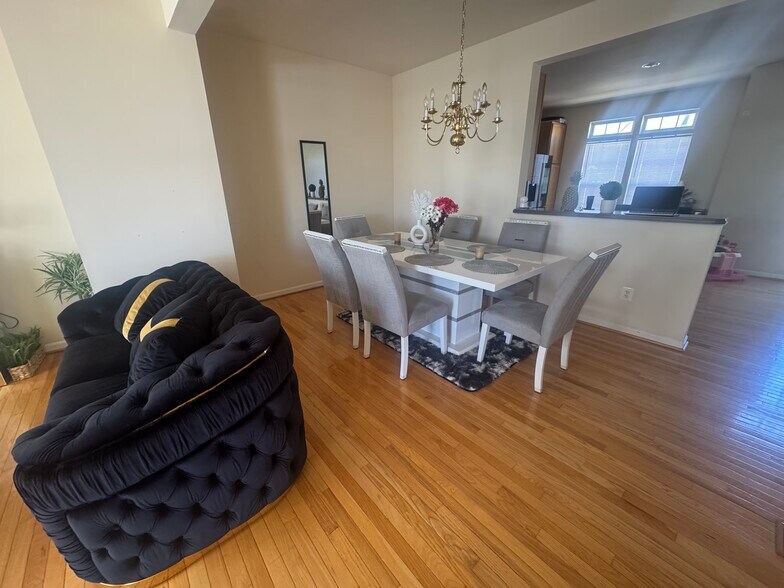 Building Photo - 2112 Lockwood Dr