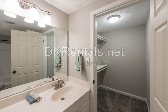 Building Photo - 3067 Steeplechase Dr