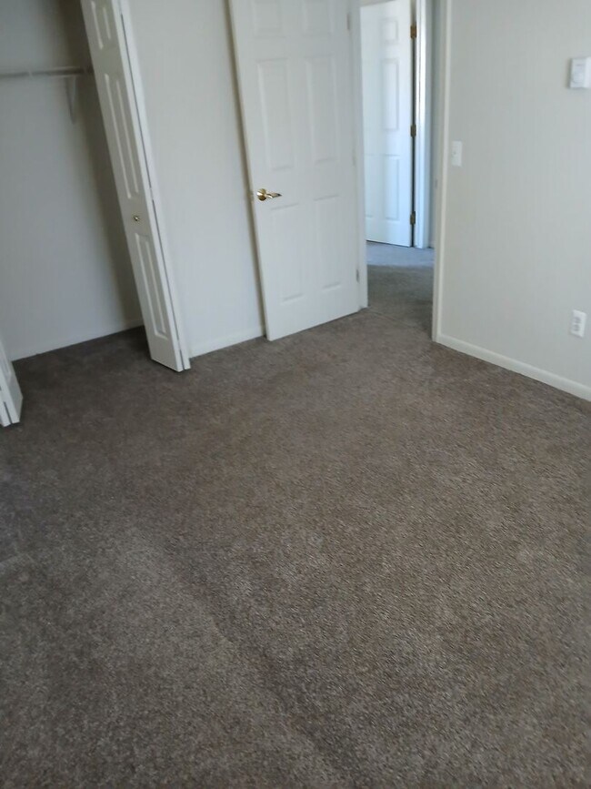 Building Photo - RANCH STYLE 3 BEDROOM DUPLEX FOR LEASE