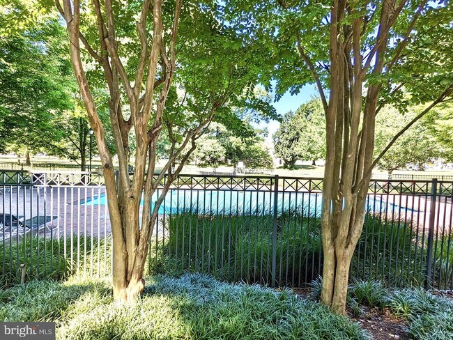 Building Photo - 5563 Seminary Rd