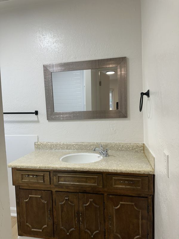 Building Photo - 832 Marion St