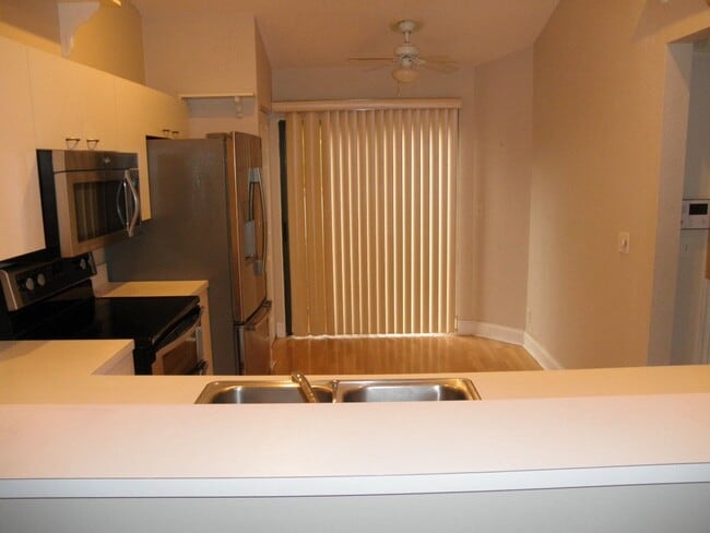 Building Photo - 1004 Landings Blvd