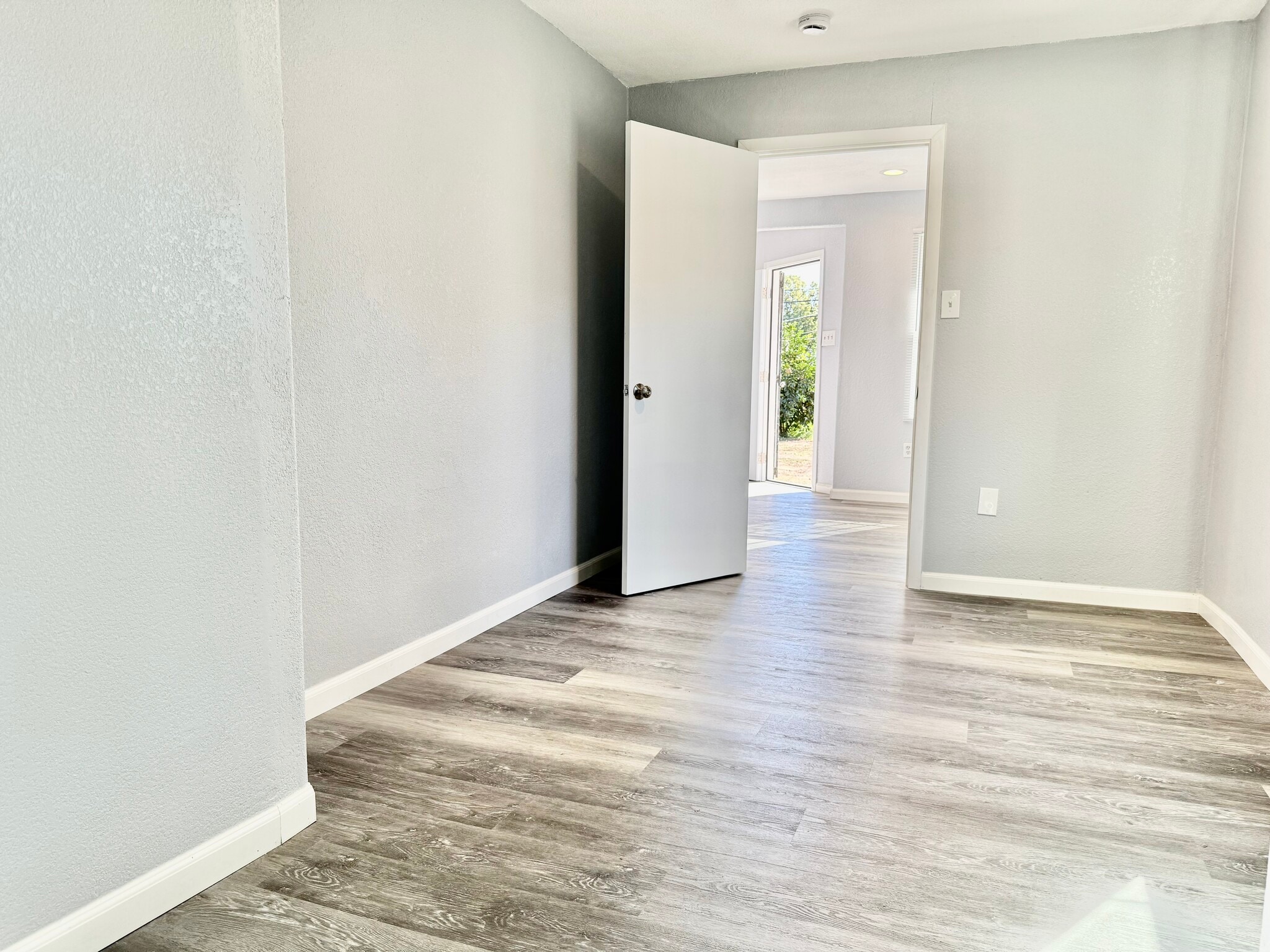 Building Photo - 4225 8th Ave