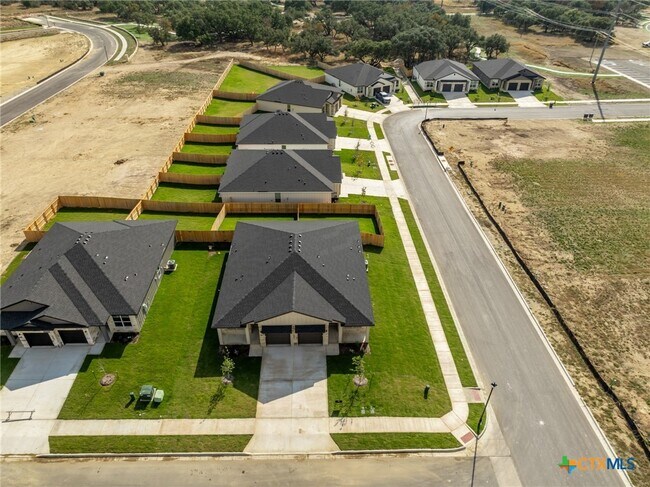 Building Photo - 3800 Hickory Dr