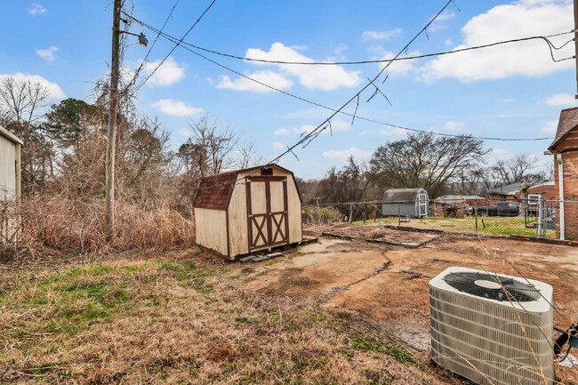 Building Photo - Charming 2-bedroom, 1-bath near downtown Clarksville!