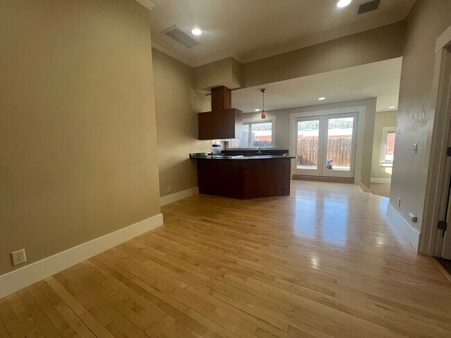 Building Photo - One Bedroom, One bath Apartment in Downtown Ashland | Available Now