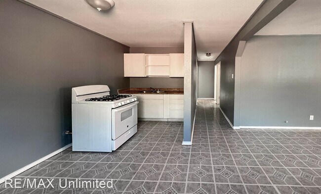 Building Photo - 3 br, 1 bath House - 915 Sams Dr