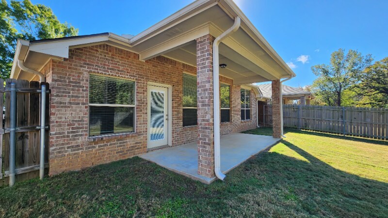 Building Photo - 6051 Pine Cone Ln